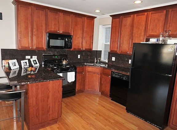 4th image of 2124 N Hudson Ave APT 202