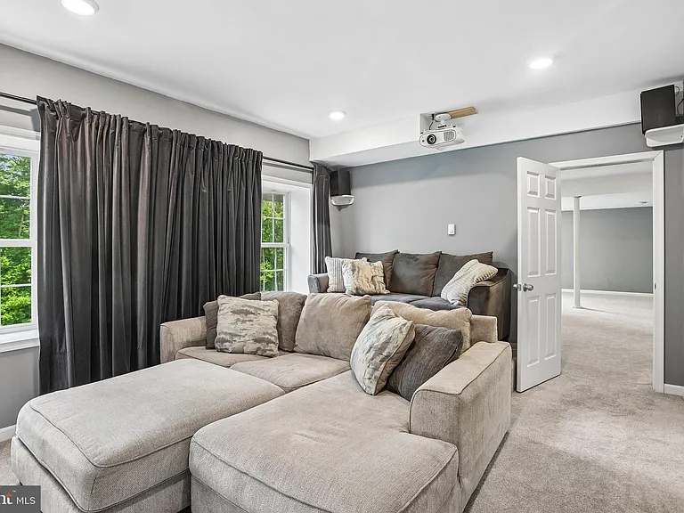 427 Green Meadow Dr — Photo 47