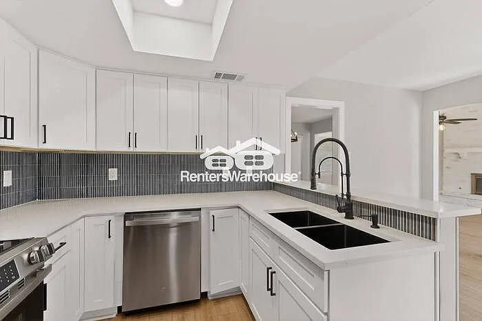 1002 Westminster Ln — Photo 16
