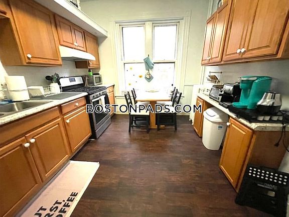 2nd image of 83 Westland Ave #3