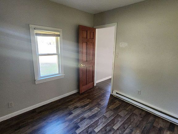 3rd image of 118 Meachem Ave #2