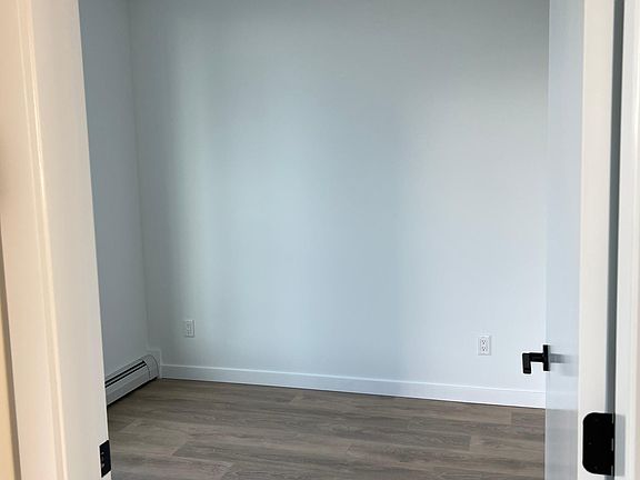 4th image of 13685 102nd Ave #1711