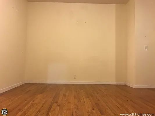 Rented by Realty 2000 Corp | media 22