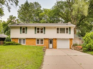 2468 Aglen St, Roseville, MN 55113