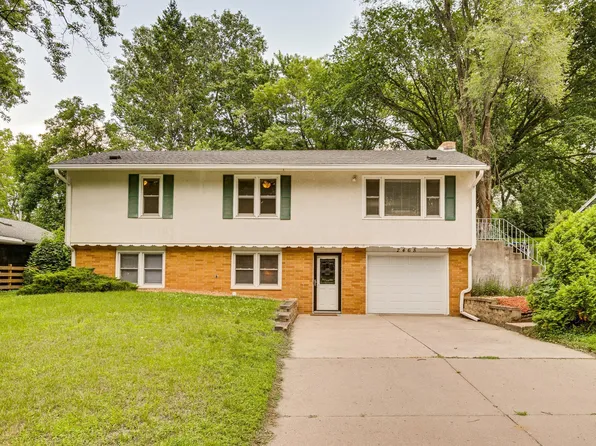 2468 Aglen St, Roseville, MN 55113