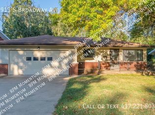 1913 S Broadway Ave, Springfield, MO 65807