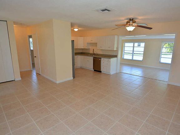 4th image of 740 SW Airoso Blvd