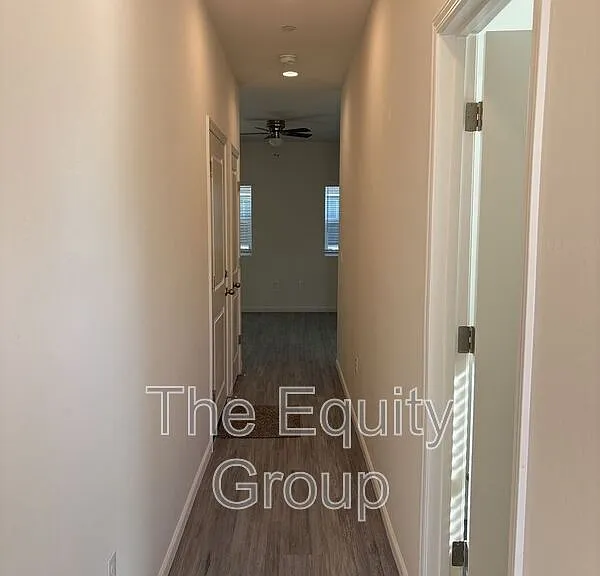 733 S Pinkham #101 — Photo 3