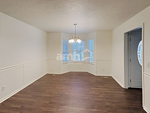 5th image of 305 Moorhill Ave