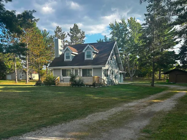 1907 Berkshire Dr, Gladwin, MI 48624
