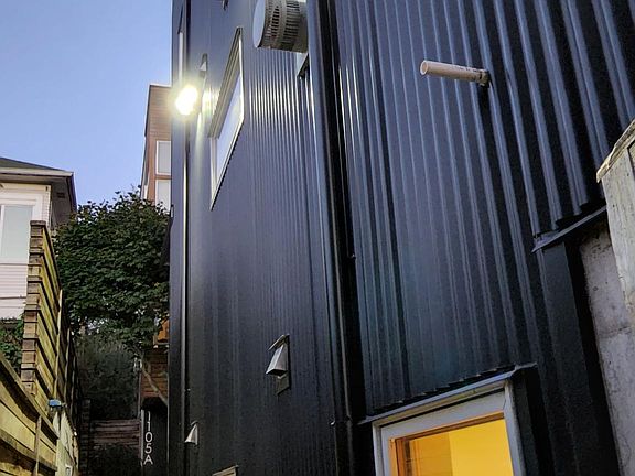 Passage from the gate to the main door