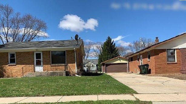 2nd image of 1330 Center St