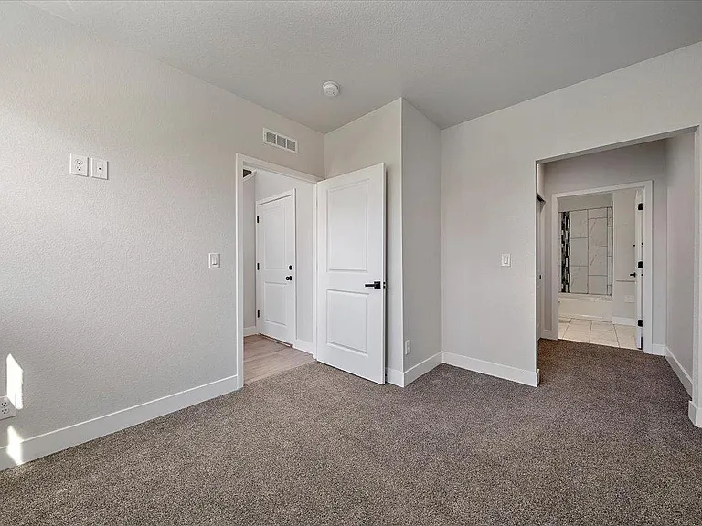 1326 Benton St — Photo 22