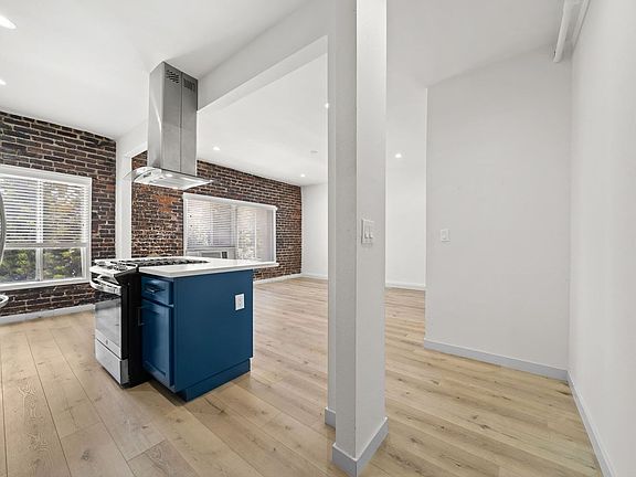 2nd image of 833 Fedora St #302