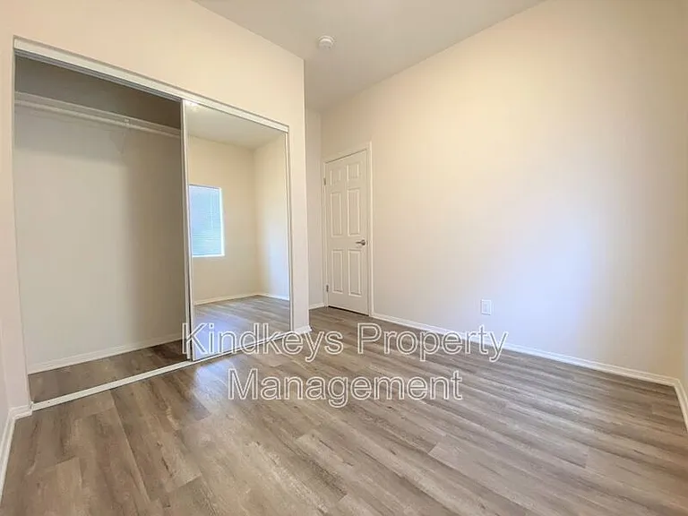 4674 Iowa St — Photo 12