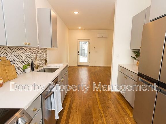 3rd image of 3132 Saint Elmo Ave