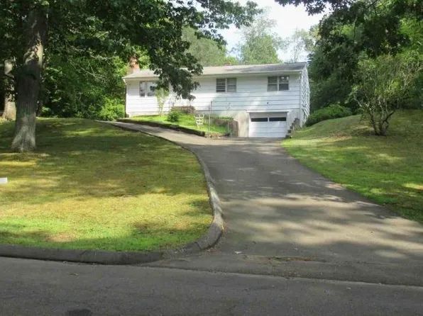 41 Piscitello Dr, Branford, CT 06405