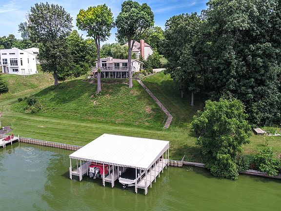 3rd image of 560 Avon Pl SE
