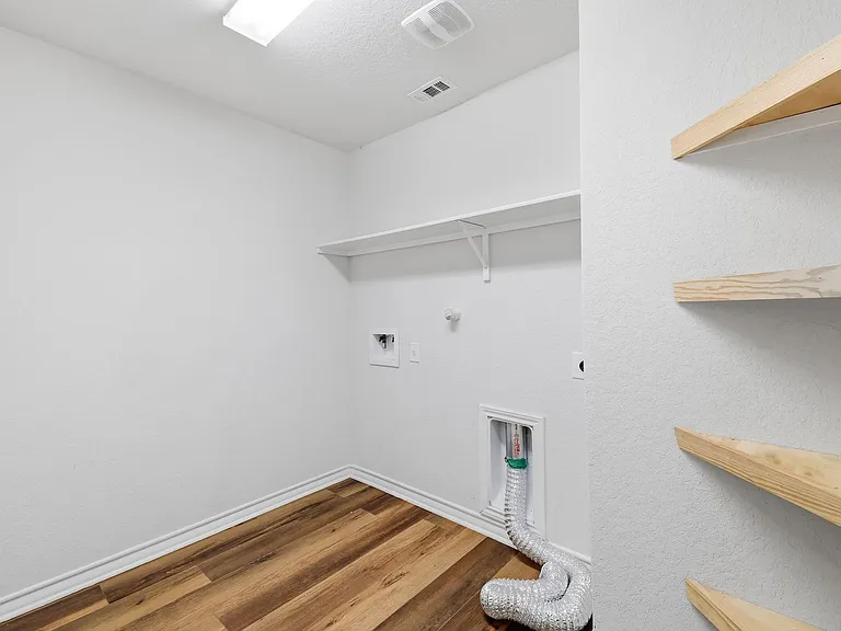 2818 Davis Trce — Photo 12