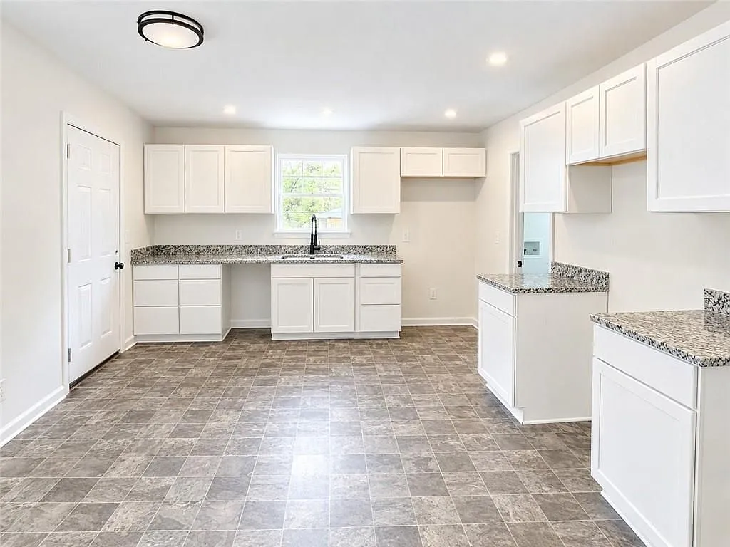 801 Peeples Valley Rd — Photo 3