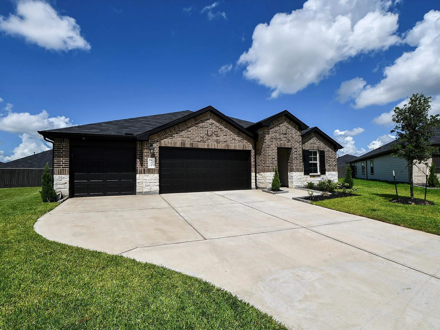 4 bed, 3.0 bath, 2236 sqft, $2,800 — Photo 2