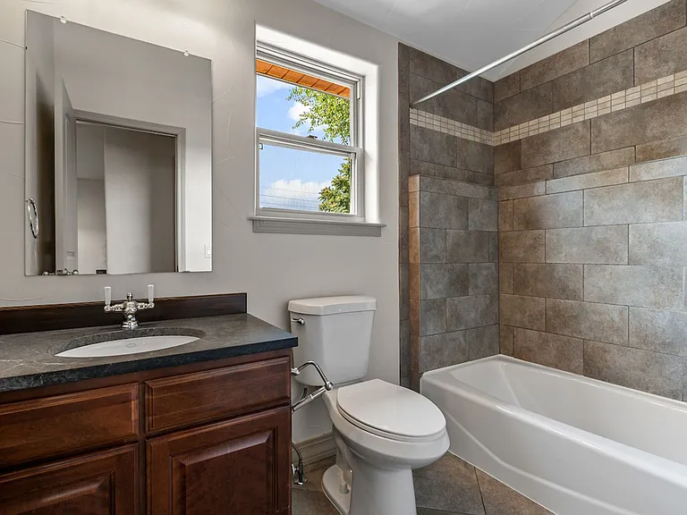 1275 S Clayton St — Photo 32