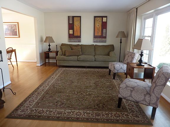 3rd image of 1113 E Greenwood Dr