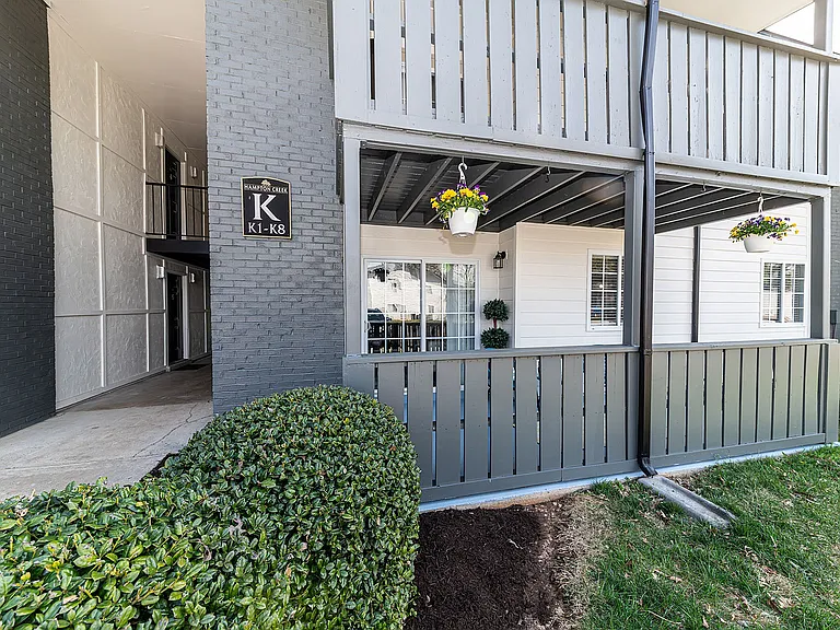 Private balcony/patio