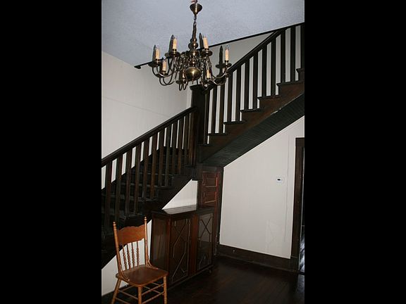 4th image of 506 S Main St