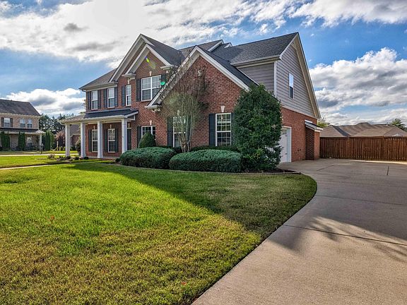 2nd image of 3207 Palomar Dr