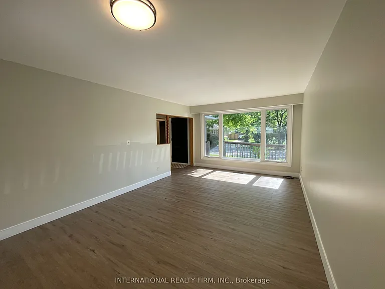32 Jasper Dr — Photo 2