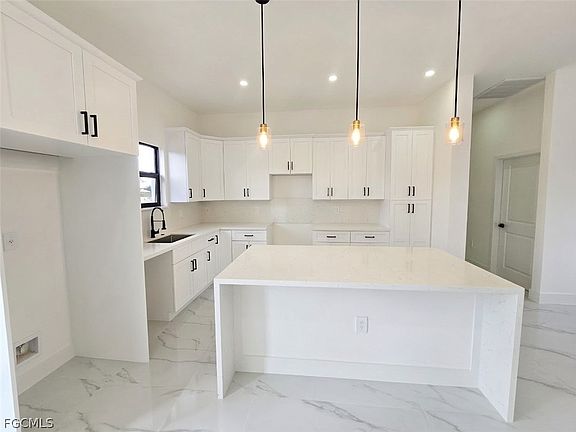 5th image of 761 Roma Ave S