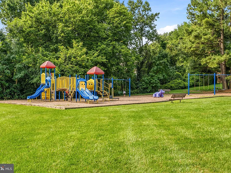 8511 Barrington Ct #S — Photo 26