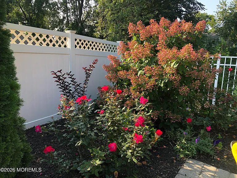 96 Lake Shore Dr — Photo 29