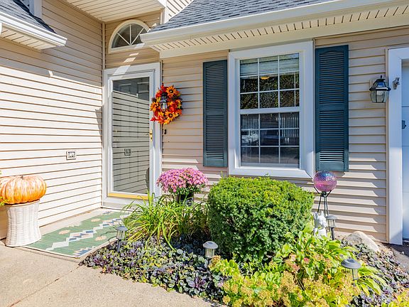 3rd image of 1023 Sandpiper Dr #15