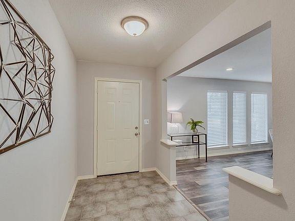 3rd image of 1604 Glenwick Dr