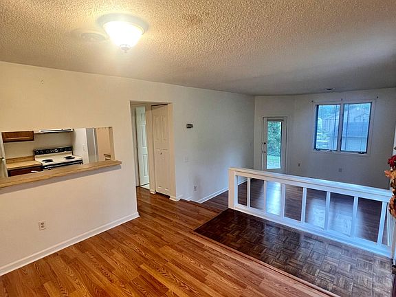 4th image of 170 Quail Way #170