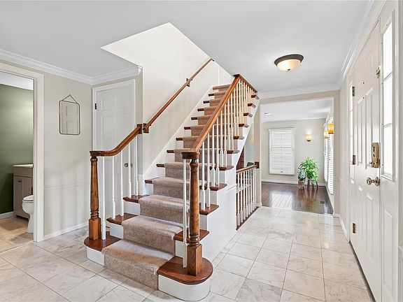 3rd image of 815 Twin Pine Dr
