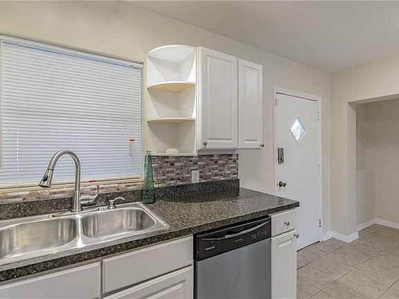 4th image of 2714 Sunshine Dr S