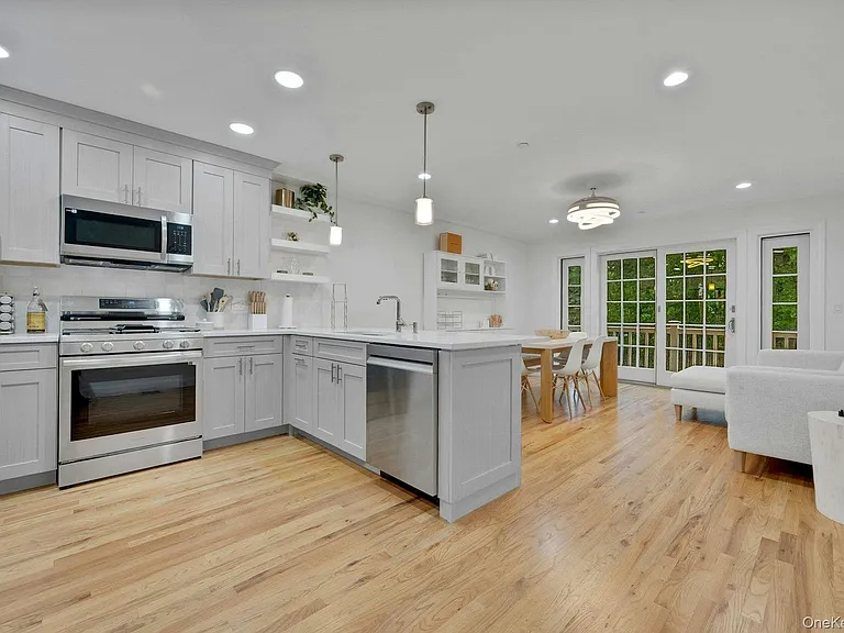 142 Brook St #B — Photo 6