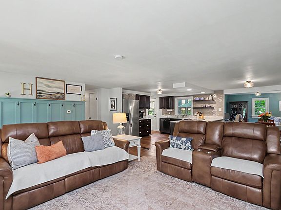 4th image of 2239 Breezeway Dr