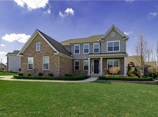 351 Glasgow Dr, Highland Heights, OH 44143