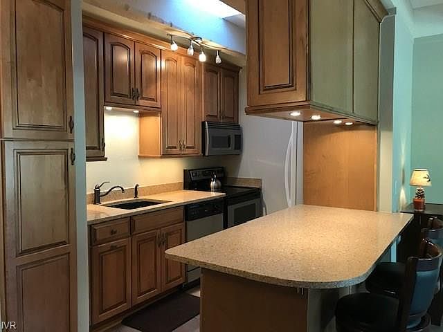 1st image of 861 Southwood Blvd #40