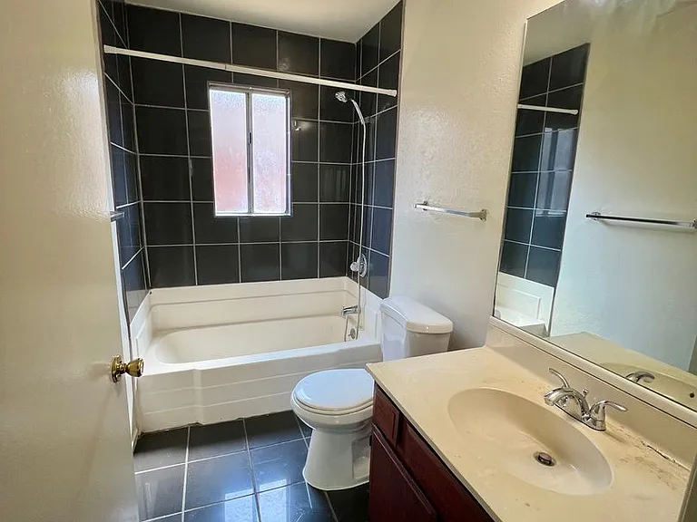 925 Loma Ave — Photo 10