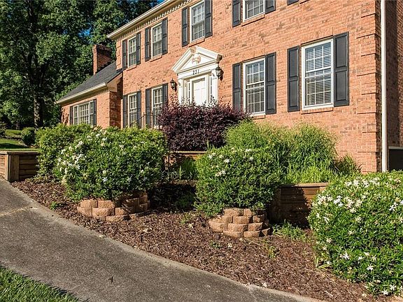 2nd image of 231 Newport Ln