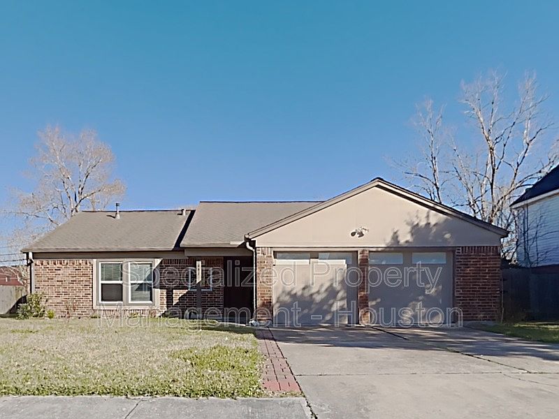1st image of 441 E Castle Harbour Dr