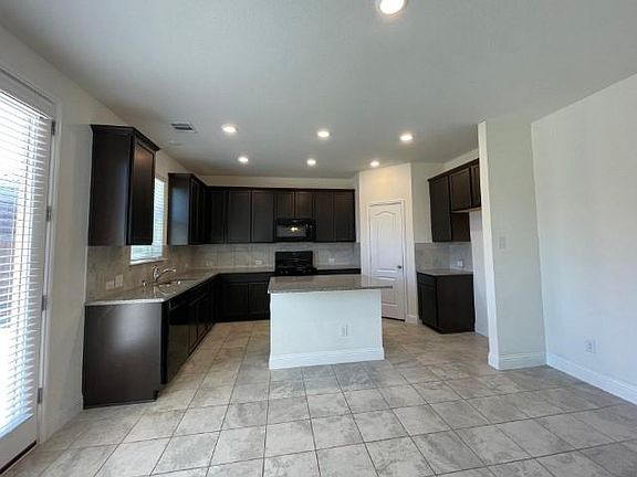 3rd image of 2628 Wesley Ave