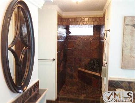 4th image of 9226 Middle Glen Dr