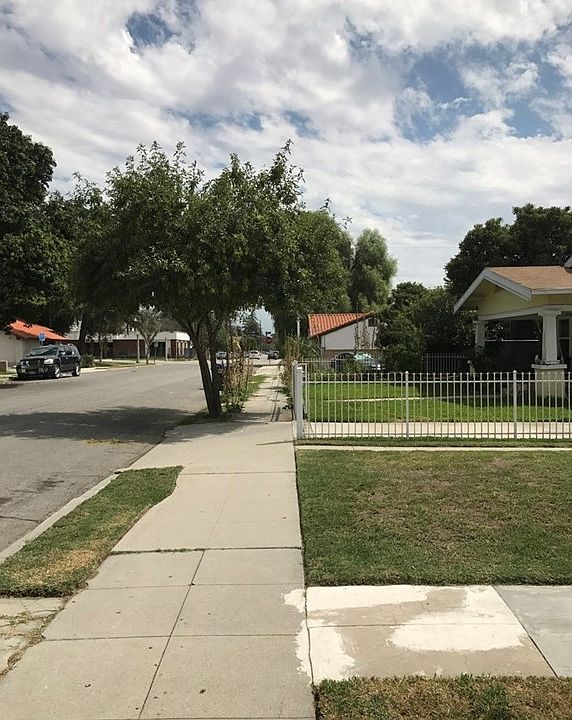 1st image of 431 W 14th St