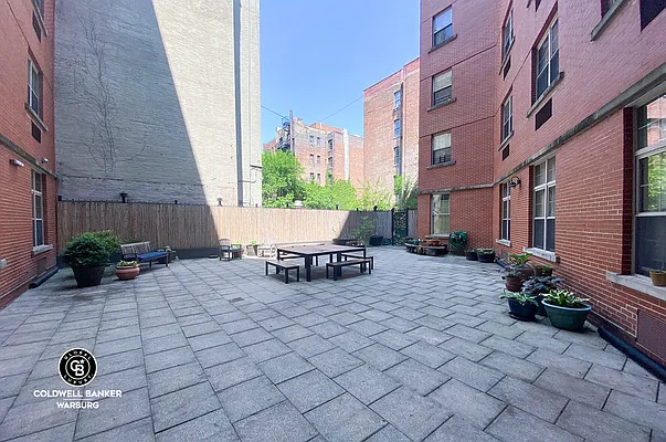 Rented by Coldwell Banker Warburg | media 26